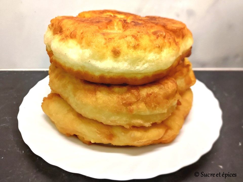 Pains frits ukraniens, sans levure boulangère - Коржики (Korzhiki)