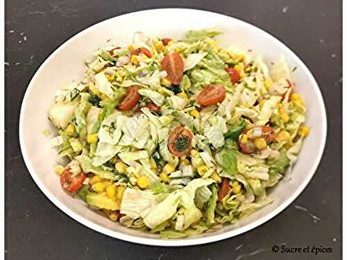 Salade à l'avocat, tomates et maïs - Recette en vidéo
