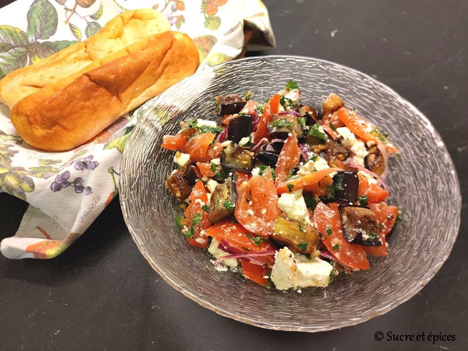 Salade aubergines, tomates, feta - Recette en vidéo