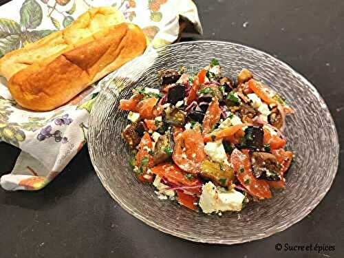 Salade aubergines, tomates, feta - Recette en vidéo