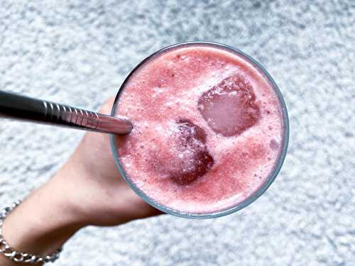 Smoothie glacé aux fraises