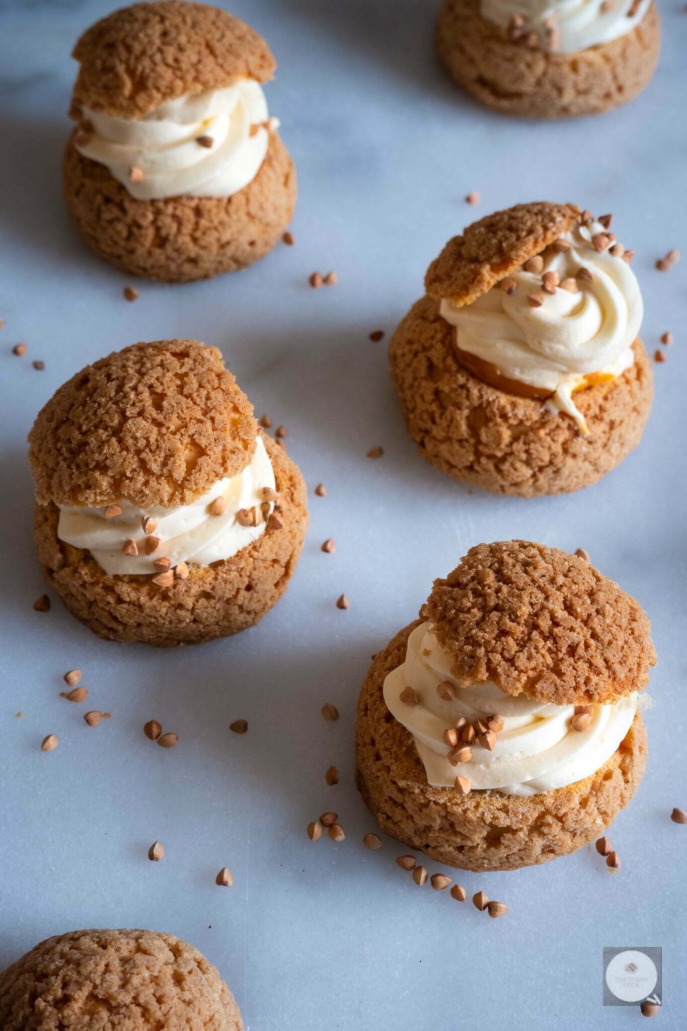 Choux craquelin sarrasin ganache montée et caramel beurre salé