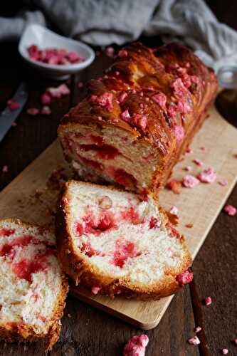 Babka aux pralines roses