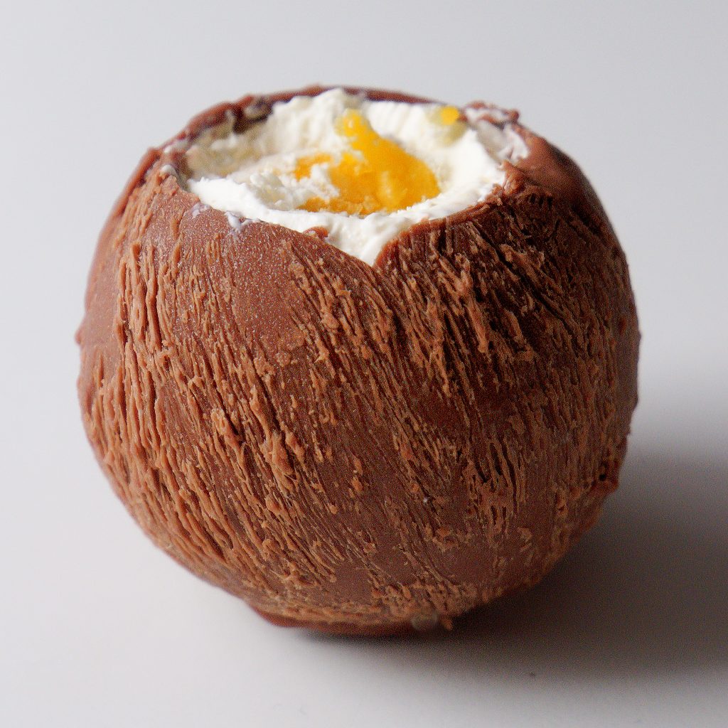 Entremets trompe-l’oeil noix de coco et coeur de mangue