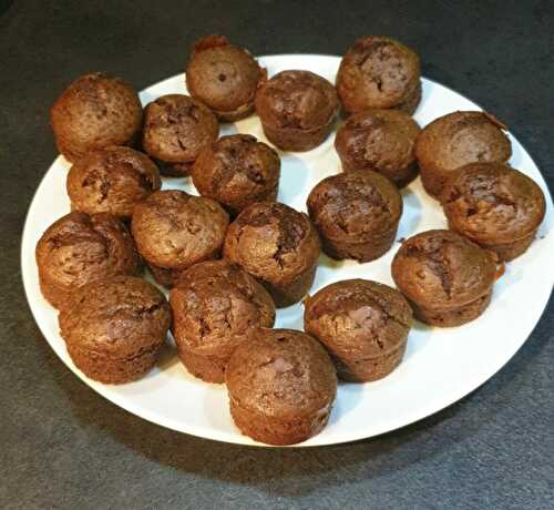 Muffins à la purée de cajou, noisettes, cacao et pépites de chocolat