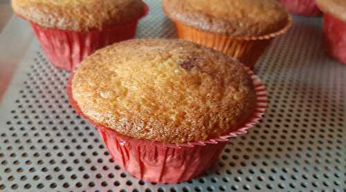 Muffins aux griottes et pépites de chocolat