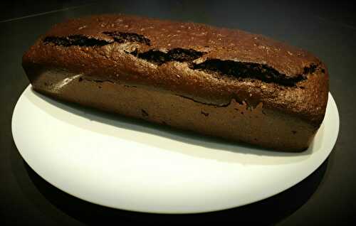 Cake moelleux à la noisette et au chocolat