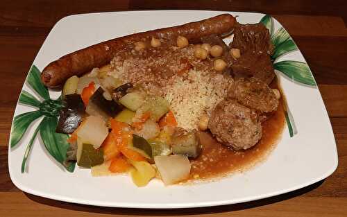 Couscous maison aux légumes, agneau, bœuf, boulette et merguez