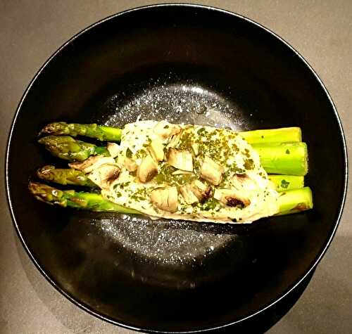 Papillote de saumon aux asperges vertes et champignons