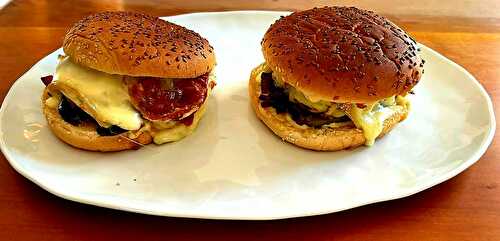 Burger végétarien aux röstis, morbier et oignons caramélisés