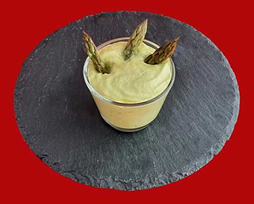 Mousse d'asperges vertes en verrine. Recette espuma au siphon