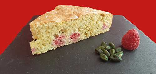 Gâteau pistache framboise moelleux. Une recette pour le goûter.