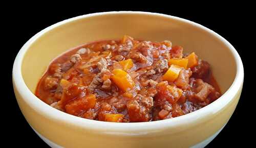 Sauce bolognaise maison. La vrai recette traditionnelle façon grand-mère