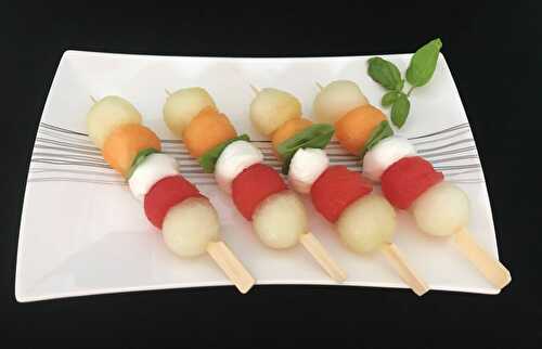 Melons jaune canari, charentais, vert et d'eau. Une recette de brochettes colorées pour l'apéro