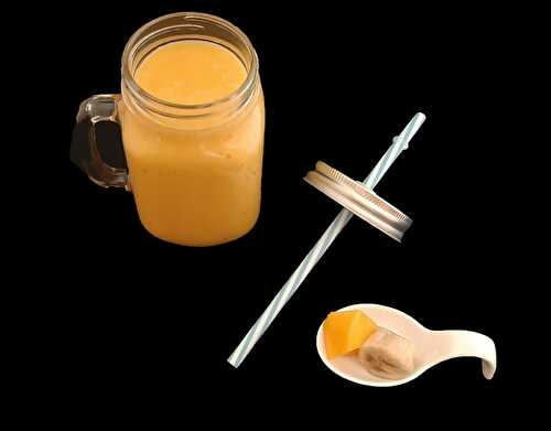 Smoothie mangue, banane et orange. Une recette de boisson estivale et tropicale