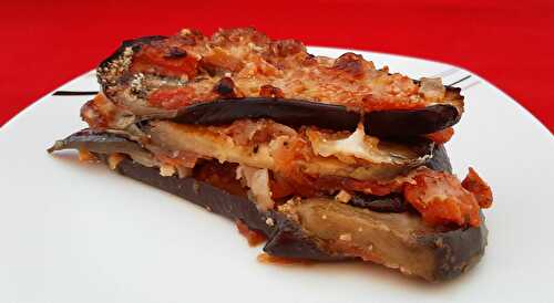 Gratin d'aubergines à la parmigiana. Une recette italienne au four.