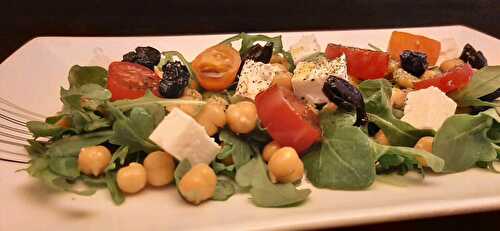 Salade de pois chiches et feta. Une recette rapide et facile à faire.