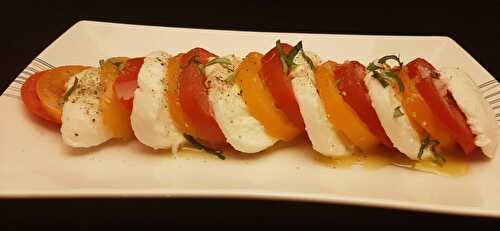 Salade de tomates à la mozzarella. Une recette très colorée aux saveurs d'Antan