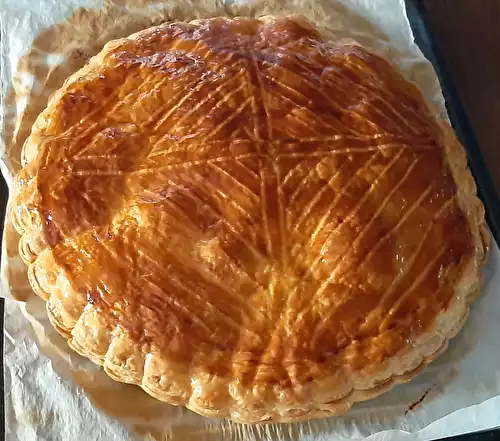 Galette des rois à la frangipane. Une recette à partager en famille à l'épiphanie.