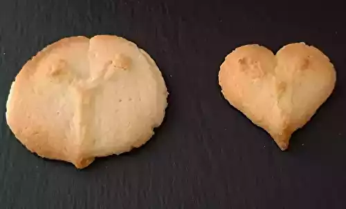 Sablés aux amandes. Une recette de petits gâteaux en forme de cœur.