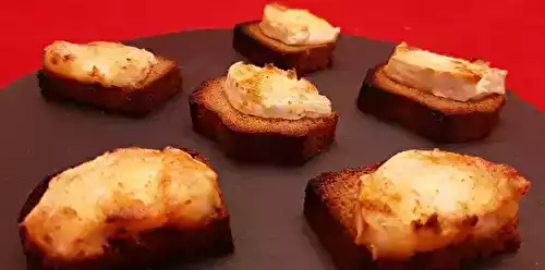 Toasts pain d'épices chèvre miel au four. Une recette gourmande pour l'apéritif.