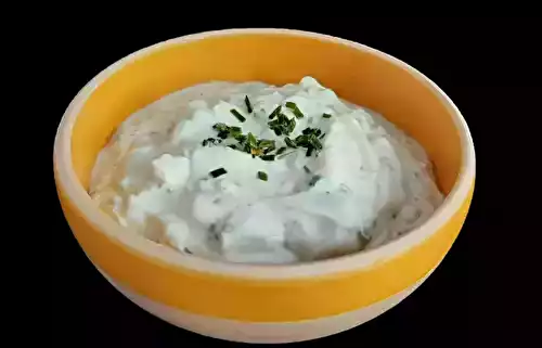 La sauce parfaite pour accompagner vos pommes de terre : fromage blanc et ciboulette