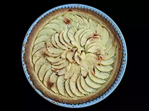Découvrez une délicieuse recette de tarte aux pommes et compote de rhubarbe