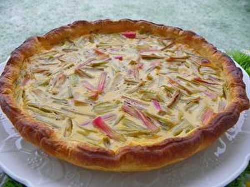 UN TOUR EN CUISINE n° 222 : TARTE RHUBARBE - LAIT CONCENTRE ( thermomix)