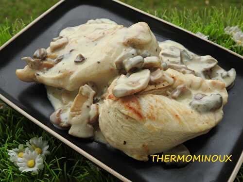 FILET DE POULET A LA CREME ET AUX CHAMPIGNONS (cookéo)