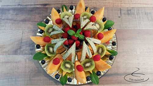 Découpe de melon en étoile pour composition de joli plateau de fruits - toc-cuisine.fr
