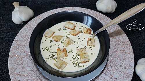 Soupe à l'ail et ses petits croûtons maison