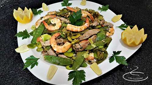 Wok de veau et crevettes aux fèves et pois gourmands