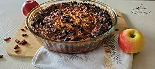 Gâteau de pain perdu aux pommes et raisins sec au rhum