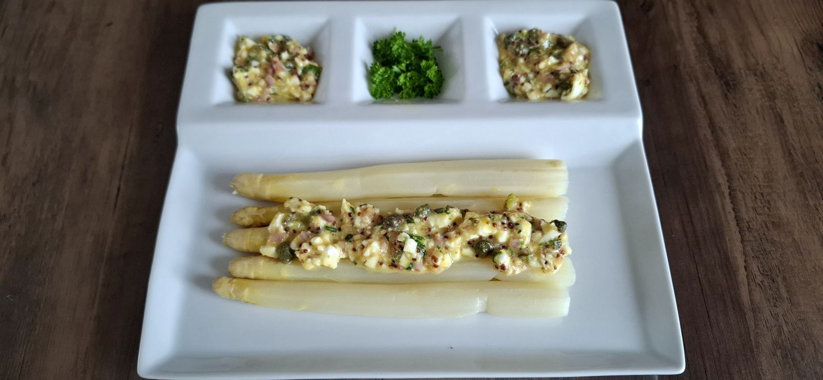 Asperges blanches sauce aux œufs d’Hélène  Darroze