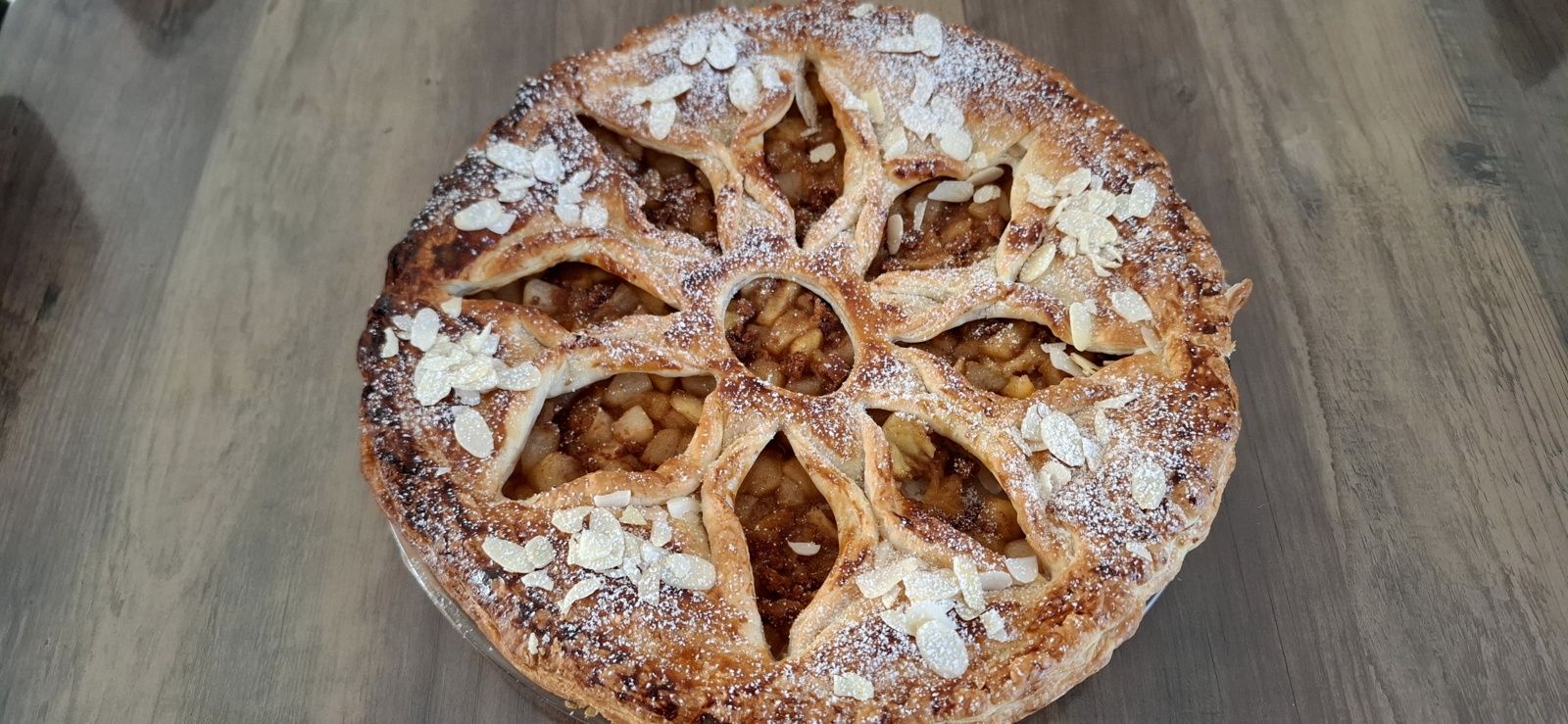 Tarte rosace  pommes poires fondantes à  la cannelle et anis vert