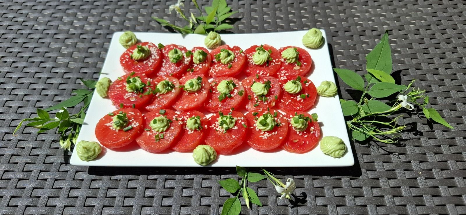 Sashimi de pastèque à la crème d’avocat et de wasabi