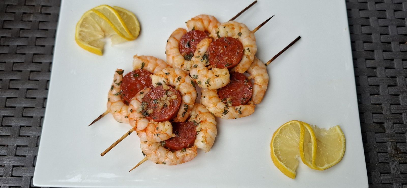 Brochettes de gambas au chorizo