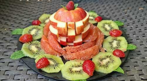Découpe originale de pomme pour présentation de plateau de fruits