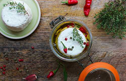 Bocaux de chèvre mariné | De l’apéro au plateau de fromage