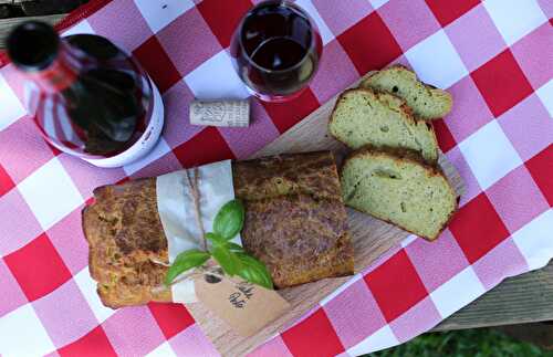 Cake au pesto, l'idéal pour l'apéro | Une recette qui se déguste en tranches ou en cubes