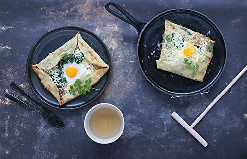 Crêpes aux herbes, jambon, Emmental, épinards et œufs