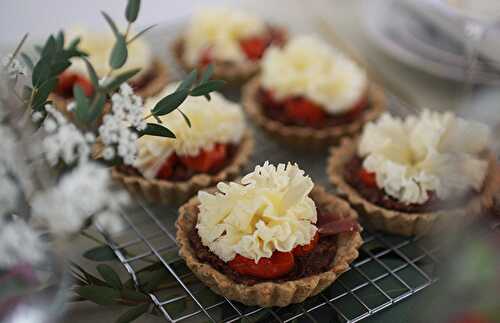 Tartelette aux tomates cerises et fleur de Tête de Moine AOP | Une recette parfaite pour la fête des mères | Tomate-Cerise.be