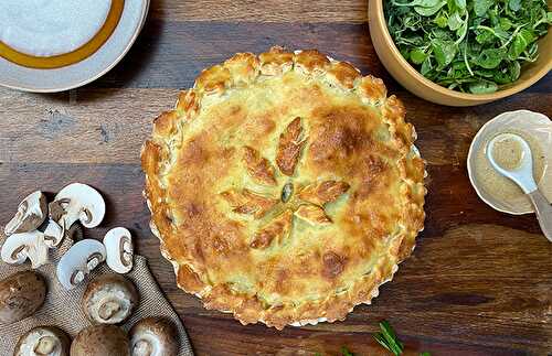 Tourte aux champignons et pâte pressée non cuite