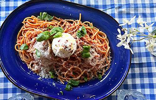 Pâtes tomate, pancetta et burrata