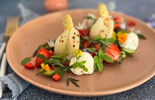 Jolie salade de mai | Asperges, fraises et fromage de chèvre