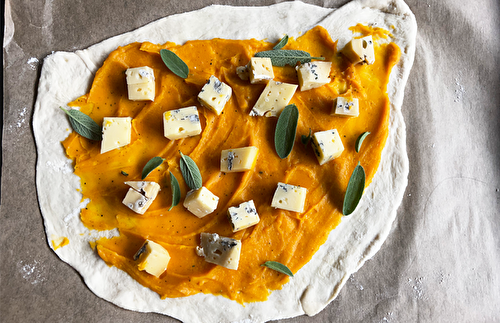 Pizza au butternut et fromage bleu des grottes