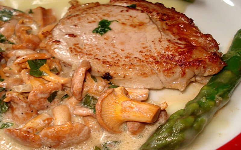 Filet de Veau aux Girolles et à la Crème