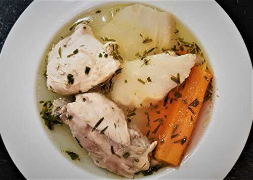 Húsleves la soupe de poulet hongroise