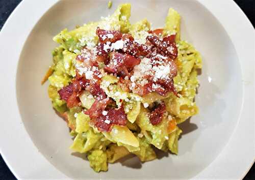 Penne aux tomates cerise et avocat, avec ou sans pancetta