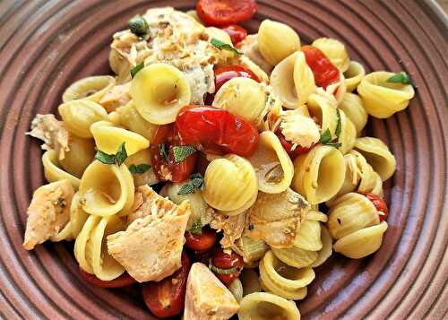 Pâtes au saumon et tomates cerise, pasta con salmone e pomodorini